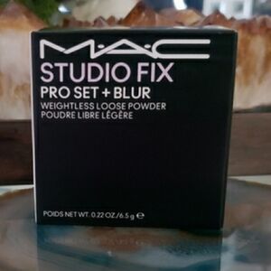 New! M.A.C Studio Fix Pro-Set + Blur-Weightless-Loose Powder (LAVENDER .22oz)